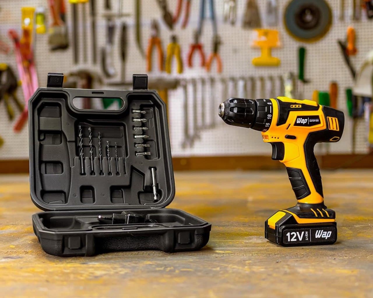 WAP Parafusadeira e Furadeira à Bateria 12V Kit 13 Acessórios Maleta
